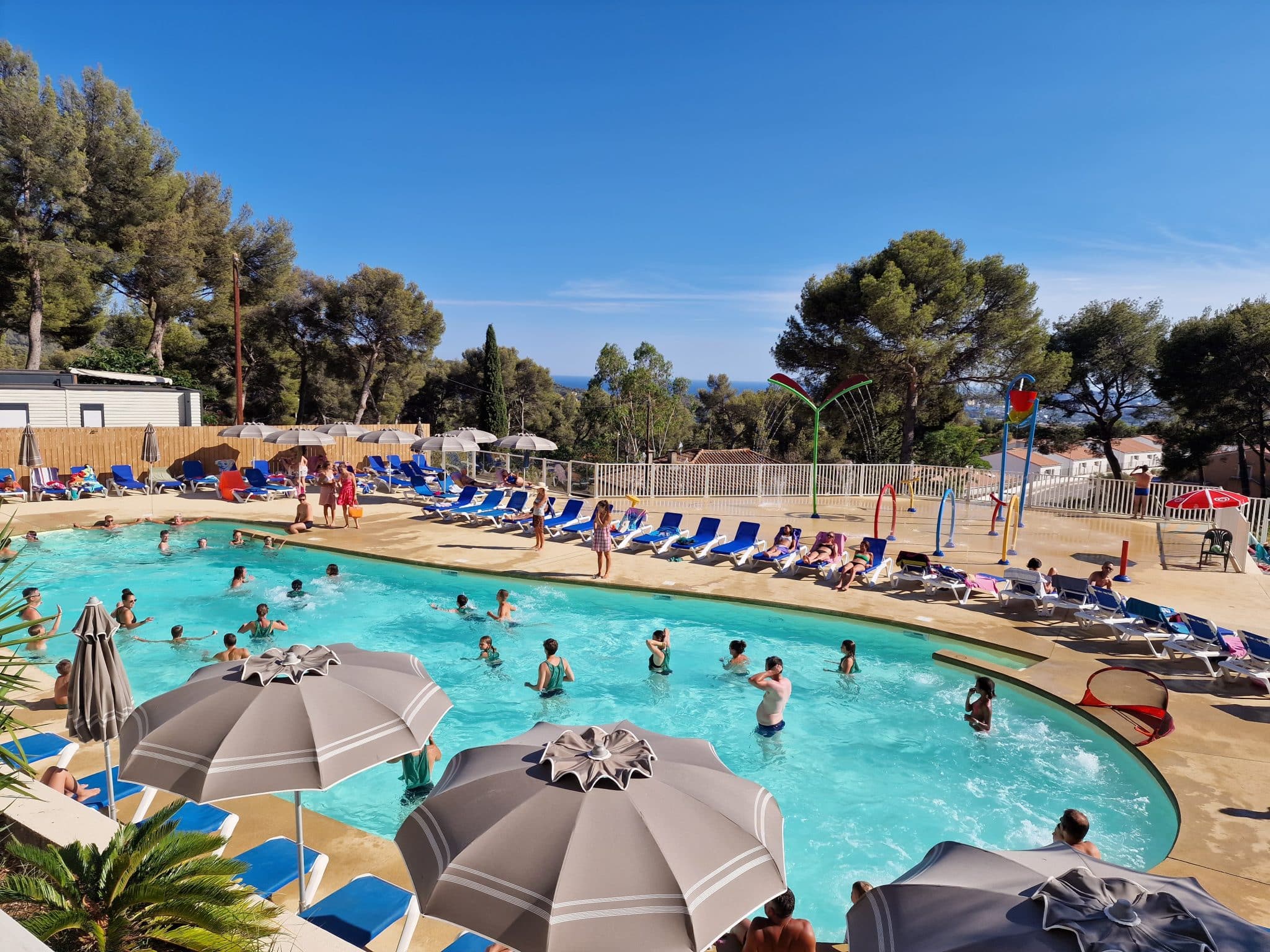 Profitez de notre camping près de Cassis avec piscine dans les Bouches